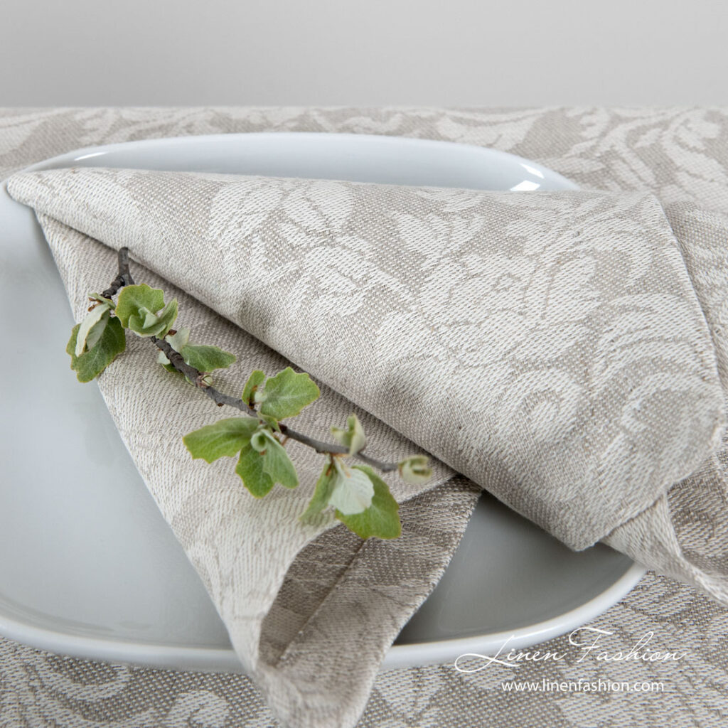 FLORA Serviett beige 2 Jacquard linen napkin with grey flowers