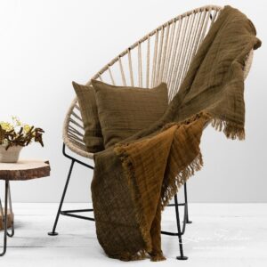 Brunt mønstret tosidig linpledd med frynser 9 Brunt mønstret tosidig linpledd med frynser