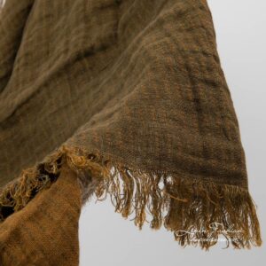 Brunt mønstret tosidig linpledd med frynser 11 Brunt mønstret tosidig linpledd med frynser