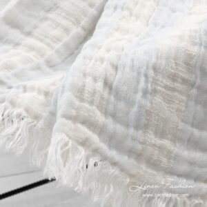 Blanket with fringes, madam.