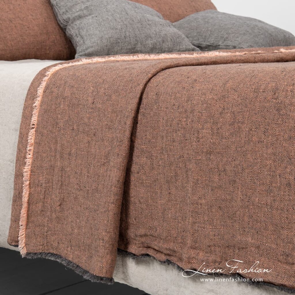 LEILA Sengeteppe brun 2 Brown bedspread leila.