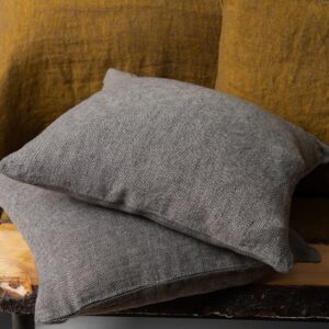 yellow diamond linen bedspread, with decorative pillow cases