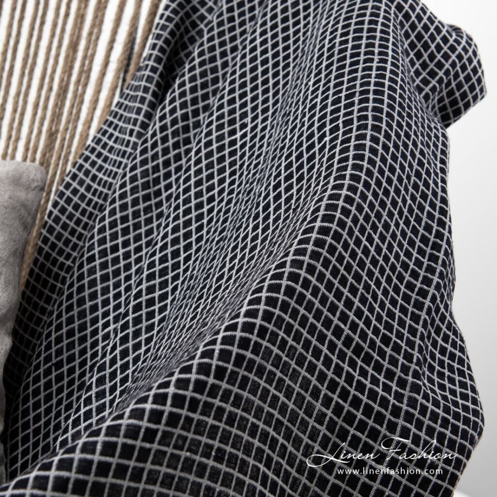 KUBA Pledd svart 4 Black linen cotton blanket with white grid
