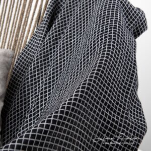 KUBA Pledd svart 12 Black linen cotton blanket with white grid