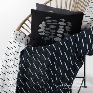 HAZEL Pledd svart 10 HAZEL black linen cotton blanket with stripes