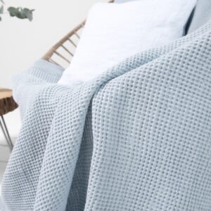 Linen cotton throw ice blue, waffle structure.