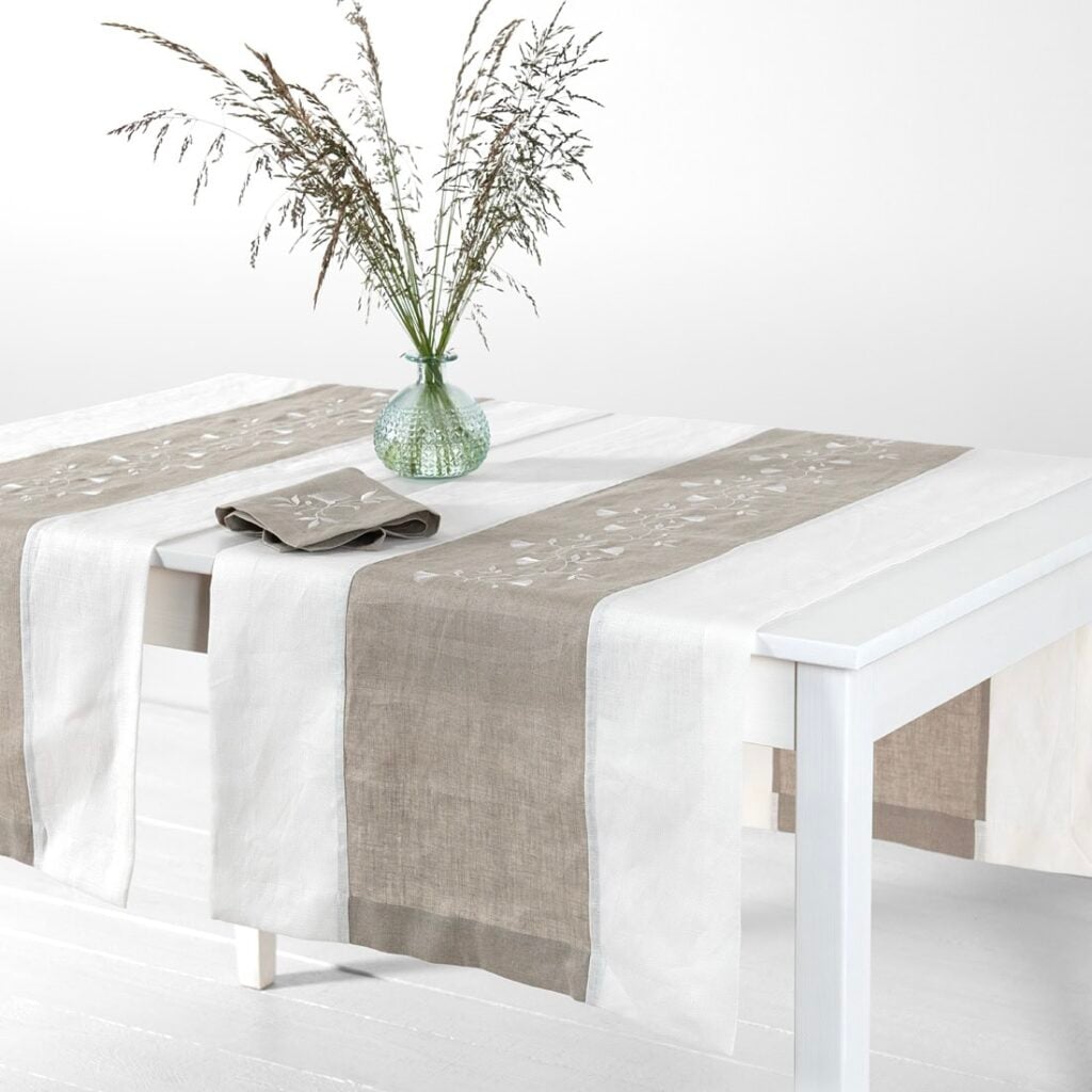 Off-white table runner with natural linen middle