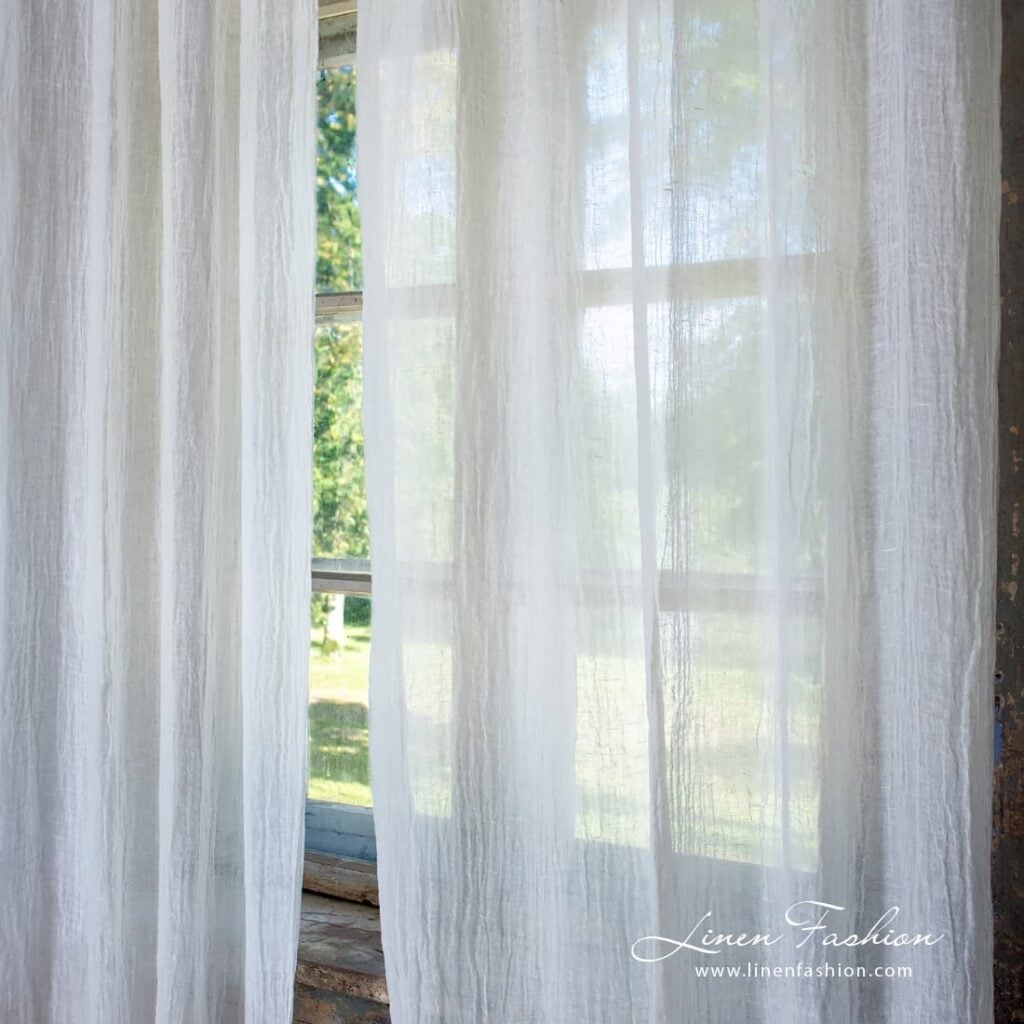 BOHEMIA Gardin hvit 3 White colour curtain.