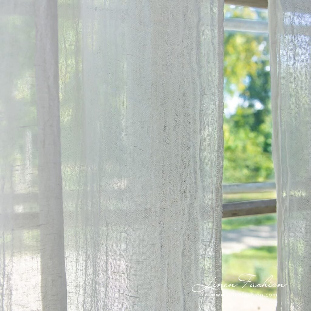 BOHEMIA Gardin hvit 4 100% linen white curtain.