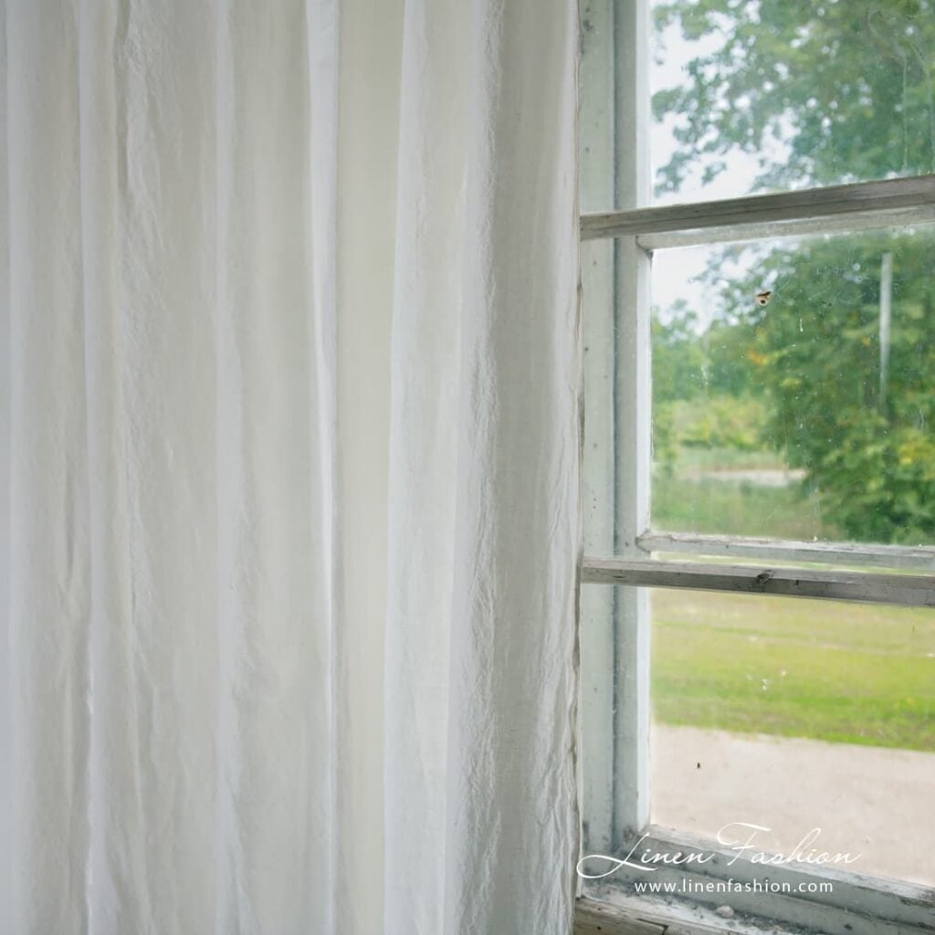 ATLANTA Gardin hvit 3 100% linen curtain in white colour.