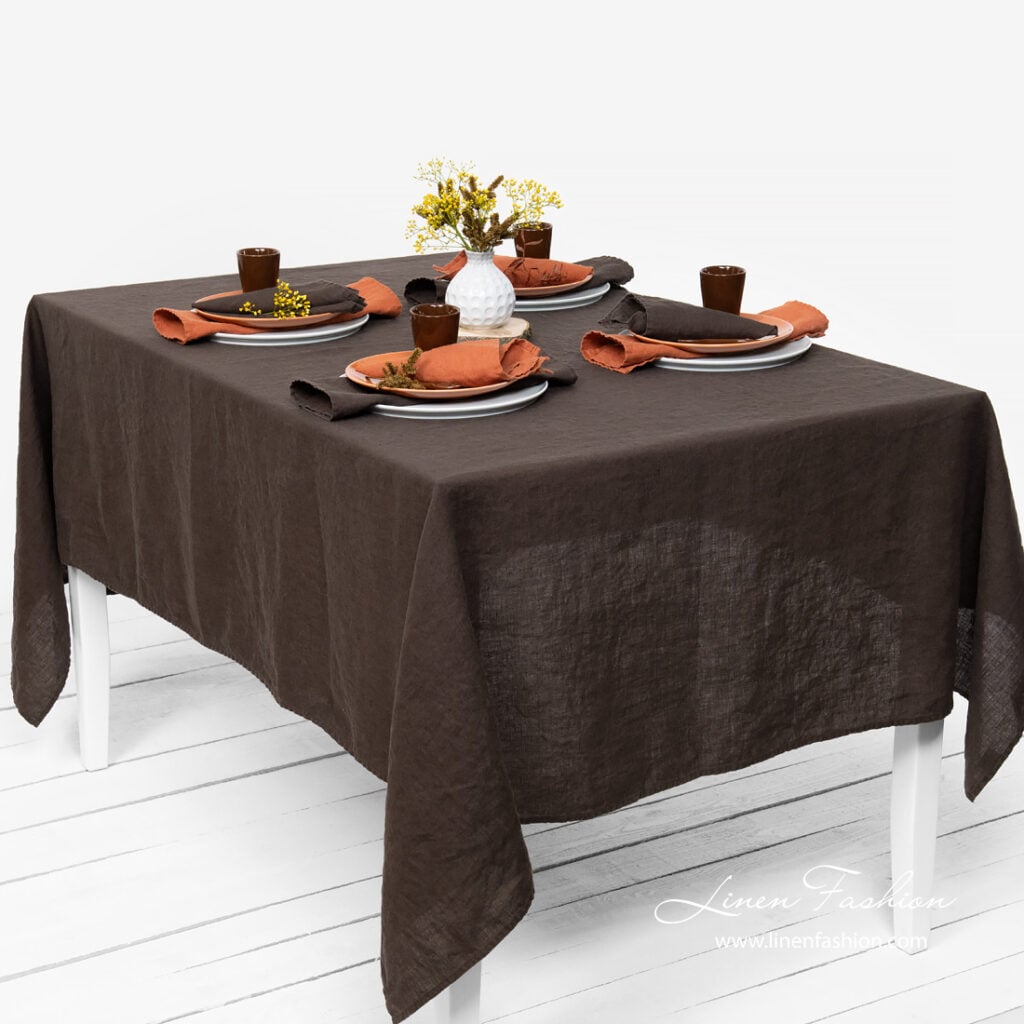 GAMMA Duk brun 1 Washed linen dark brown tablecloth