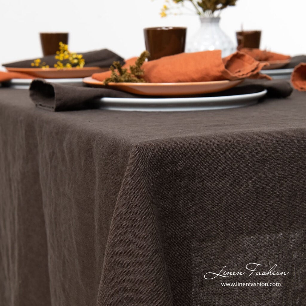 GAMMA Duk brun 2 Dark brown linen tablecloth, washed