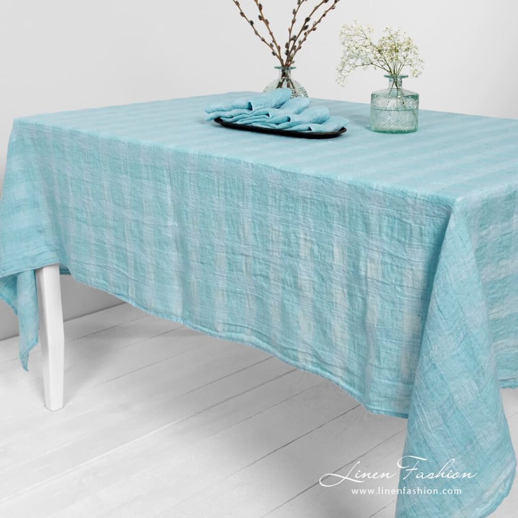 PORTO Duk lyseblå 2 PORTO light blue linen tablecloth in openweave pattern