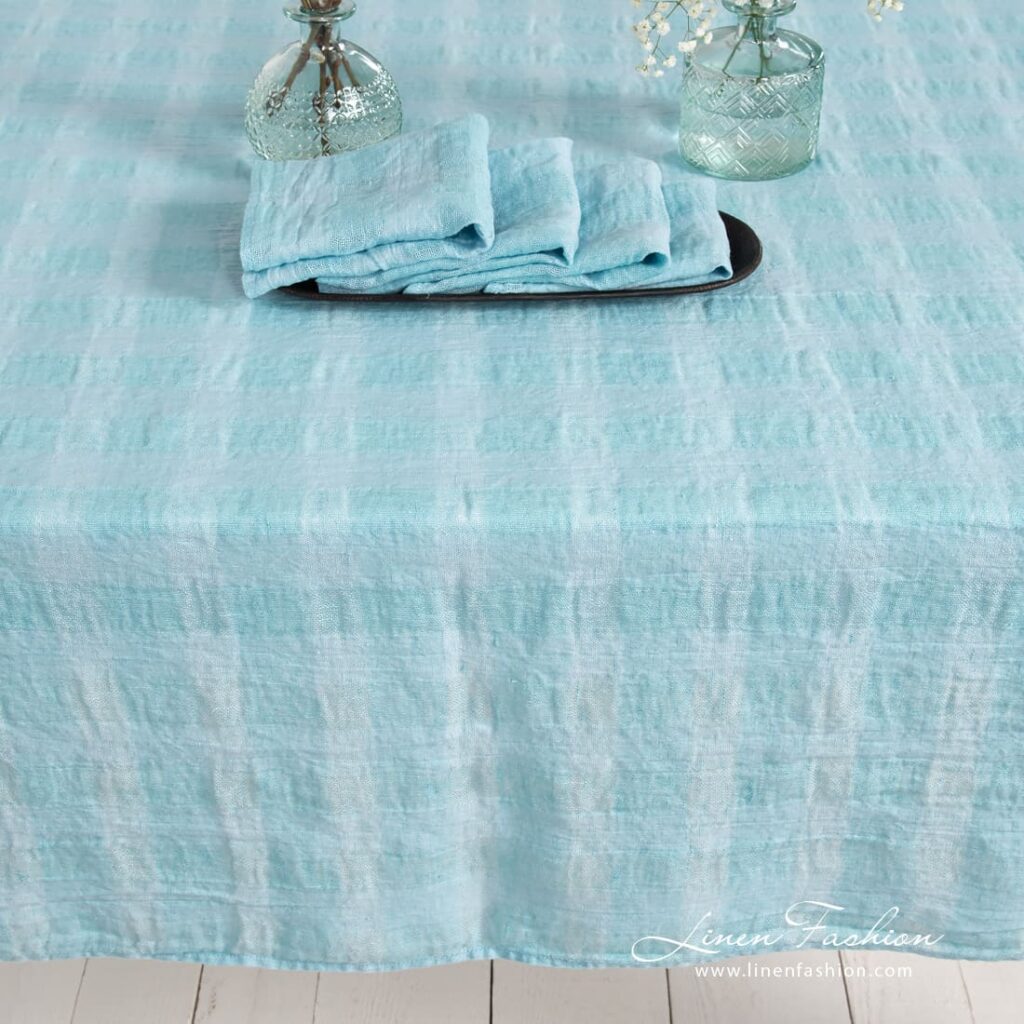 PORTO Duk lyseblå 4 PORTO light blue linen tablecloth with matching napkins