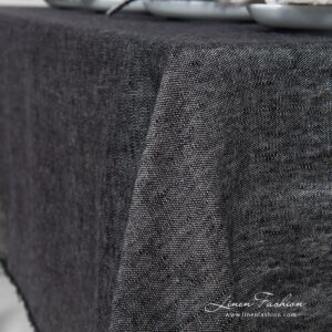 MANTIS Duk svart 17 MANTIS black linen tablecloth in plain weave pattern