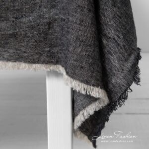 MANTIS Duk svart 18 MANTIS black linen tablecloth with fringes