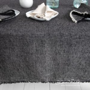 MANTIS Duk svart 16 MANTIS black linen tablecloth with matching napkins