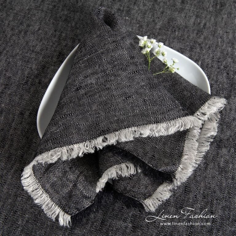 MANTIS black linen napkin