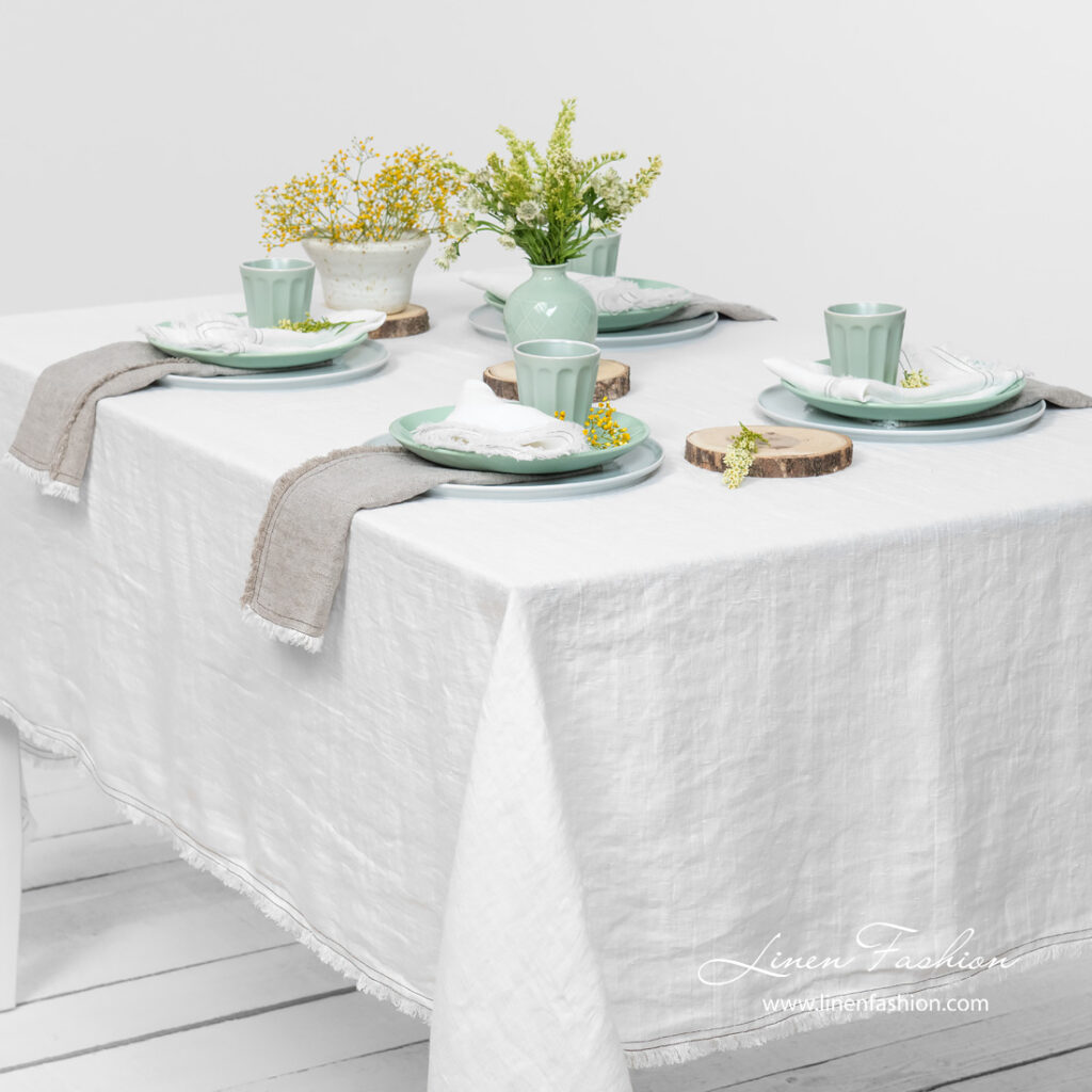 VEGA Duk hvit 2 Off white linen tablecloth with loose fringes, washed
