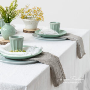 VEGA Duk hvit 12 Washed white linen tablecloth with grey napkins