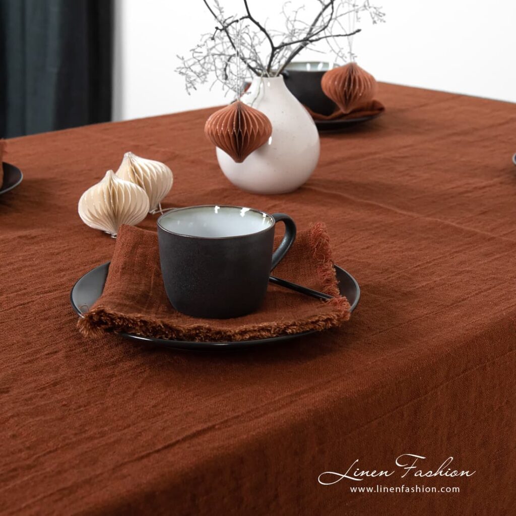 ROY Duk brun 4 Brown tablecloth ROY.