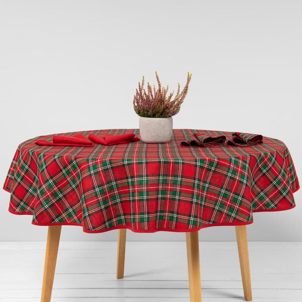 Round/oval checked red and green tablecloth