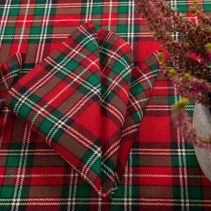 Round/oval checked red and green tablecloth napkins