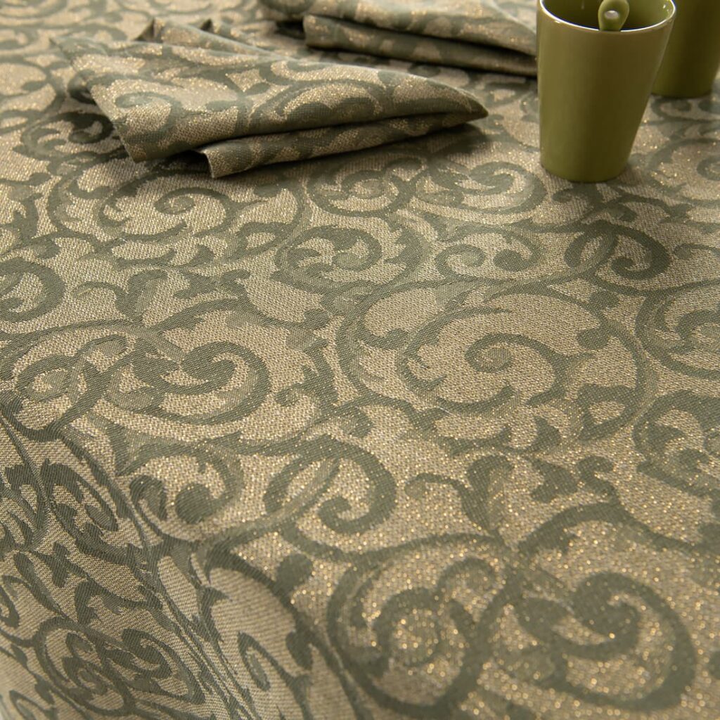ATLANTA Duk oliven 6 linen cotton olive jacquard tablecloth with golden lurex.