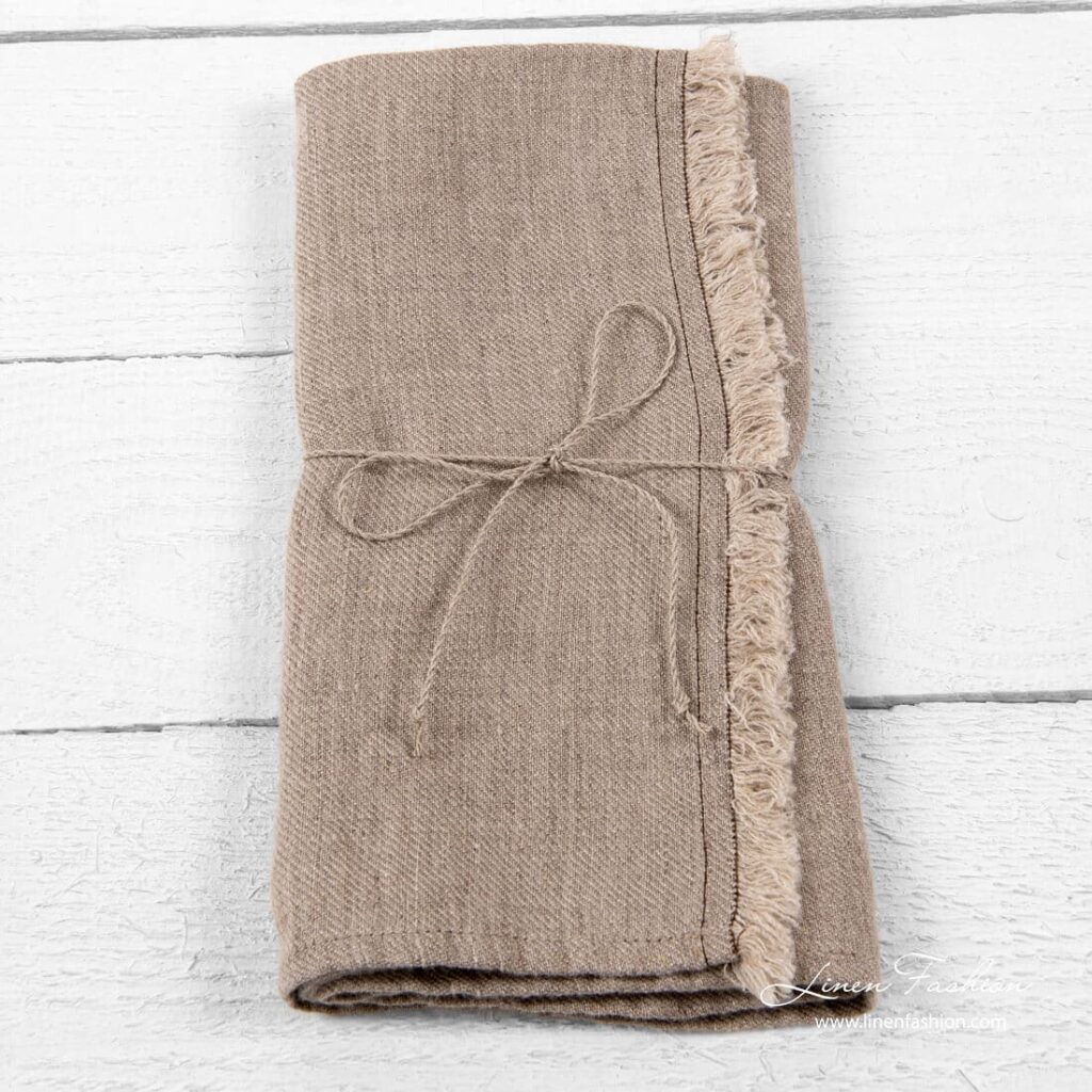Kjøkkenhåndkle nr. 2 2 Linen kitchen towel with fringes and brown stitches