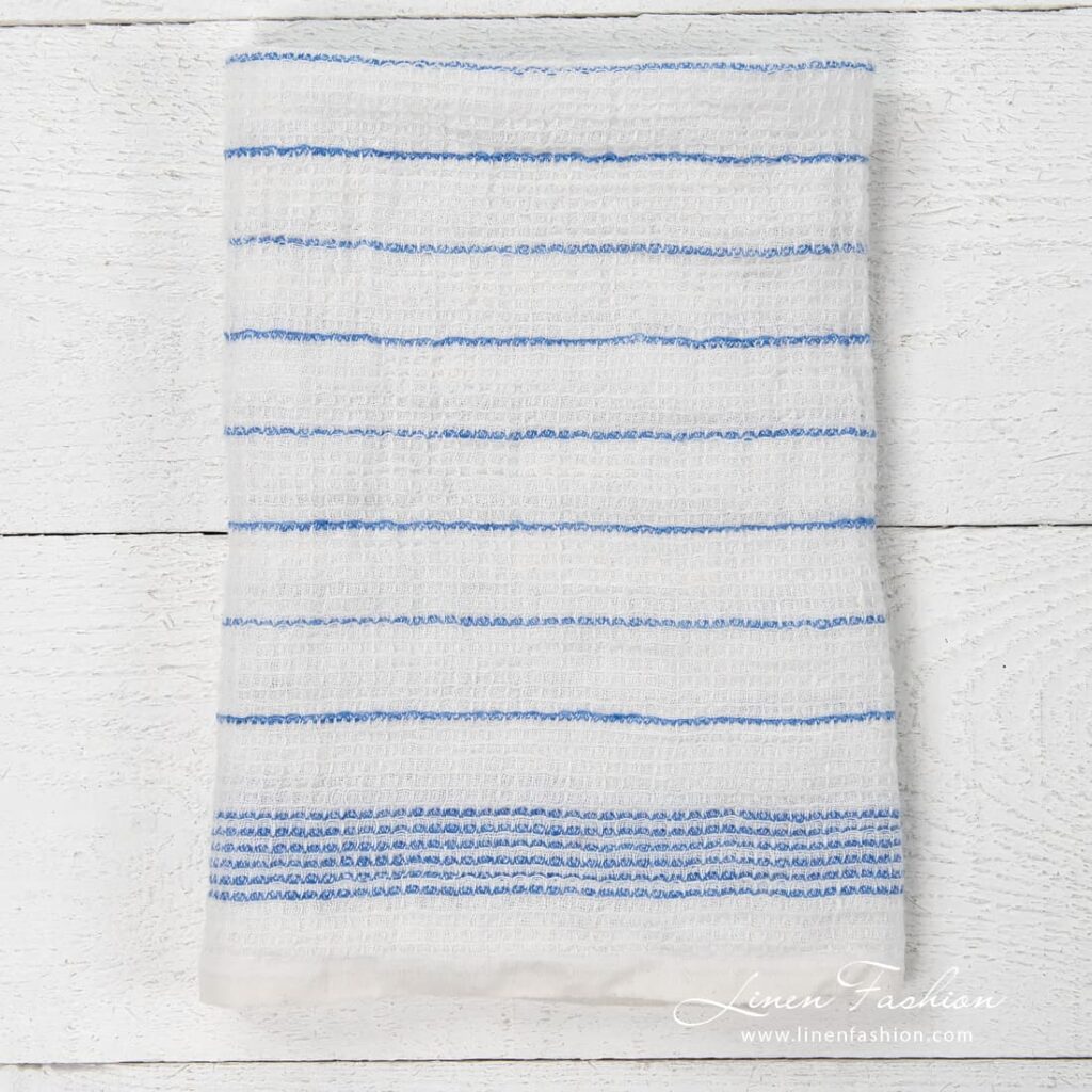 Kjøkkenhåndkle nr. 34 2 White kitchen towel with blue stripes
