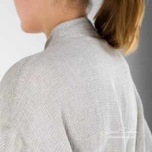 MALTA Badekåpe grå 8 Grey womens robe of 100% linen, malta.
