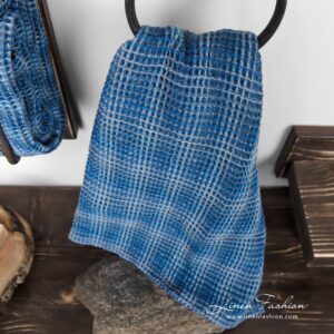 BINGO Badehåndkle blått 11 Blue linen cotton bath towel in waffle pattern