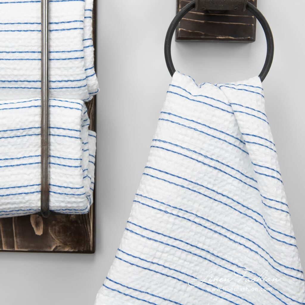 VITO Badehåndkle blå striper 2 White cotton hemp bath towel with blue stripes