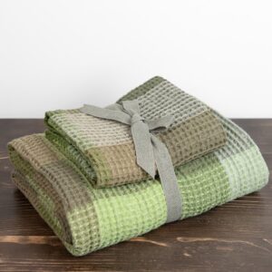 linen bath towels green, in set.