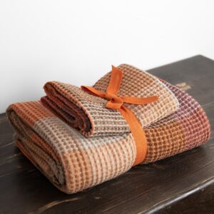 BINGO Badehåndkle brunrutete 18 Brown checked linen cotton bath towels set tied with ribbon