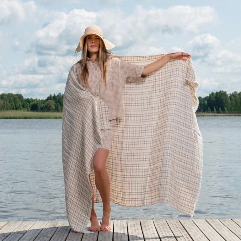 Linen beach towel in pink checks