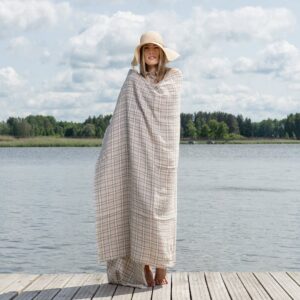 Linen beach towel in pink checks, 100% linen