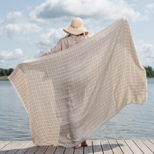 Linen beach towel in pink checks, large size