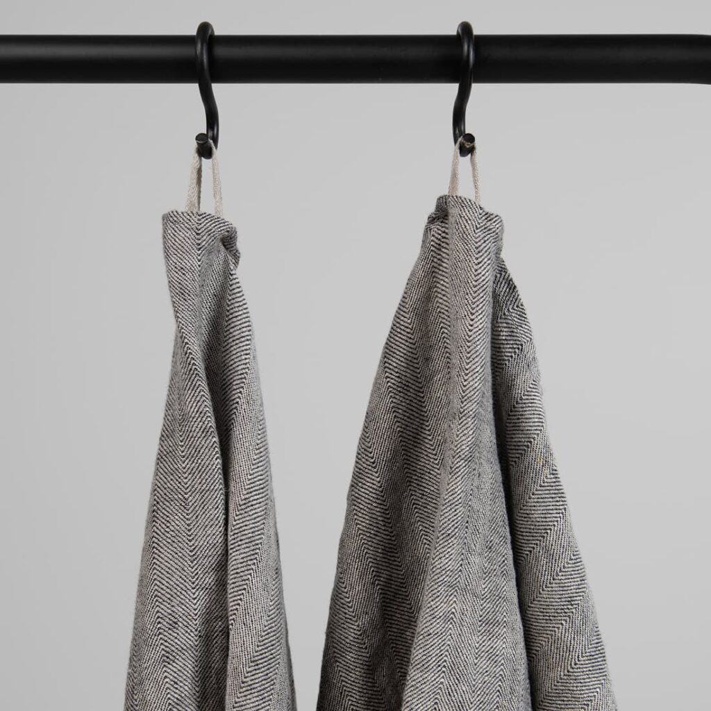 RAY Badehåndkle grå 3 Grey linen herringbone bath towel, with hanging loops
