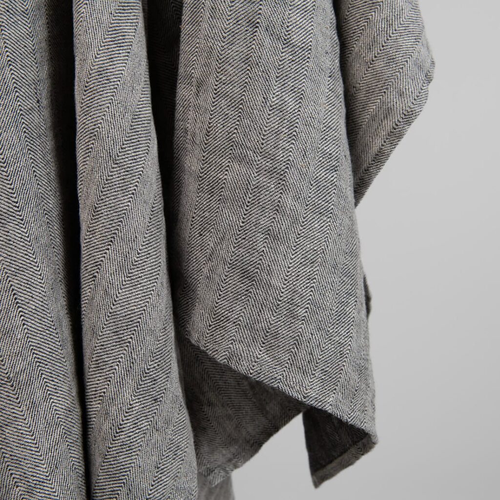 RAY Badehåndkle grå 4 Grey linen herringbone bath towel, washed