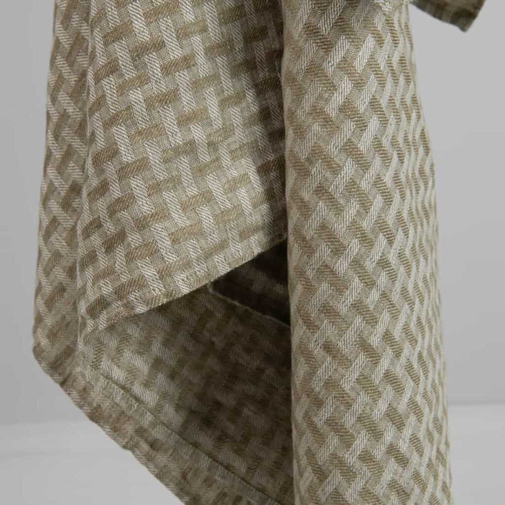 MARGO Badehåndkle grønnmønstret 3 Green linen patterned bath towel, washed