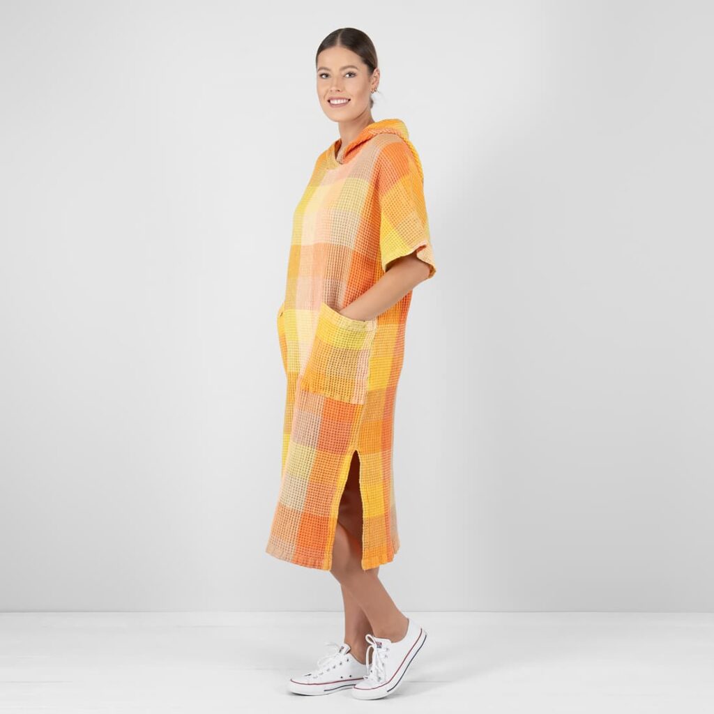 BINGO Poncho oransje rutete 2 orange linen poncho with slits.