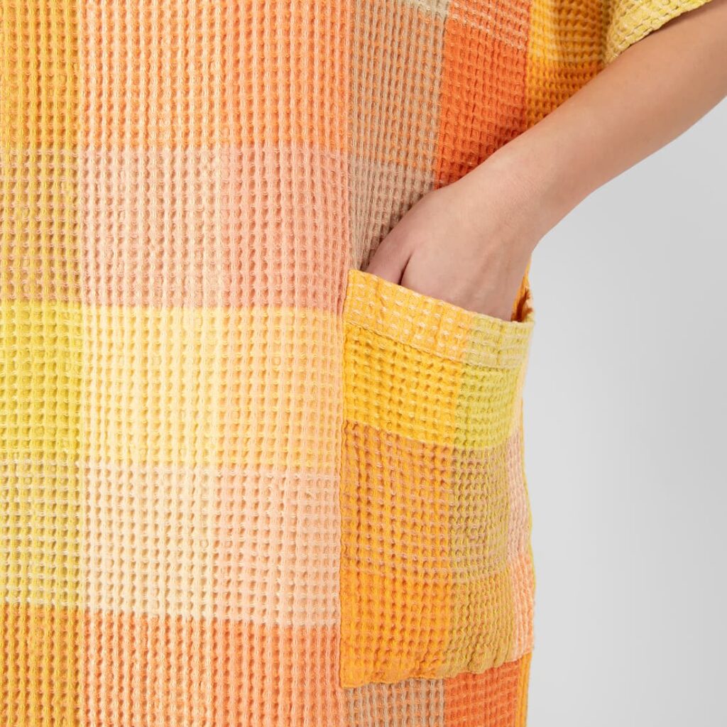 BINGO Poncho oransje rutete 5 orange linen poncho with pockets.