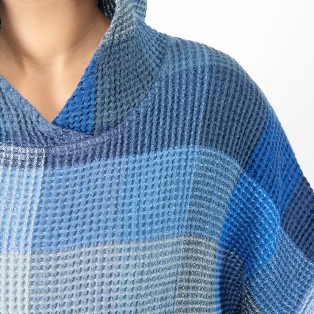 BINGO Poncho blå rutete 5 blue linen poncho waffle structure.