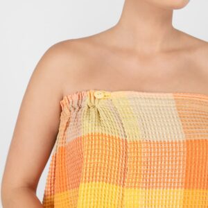 BINGO Omslagshåndkle oransje 14 orange linen wrap towel, with button closure.