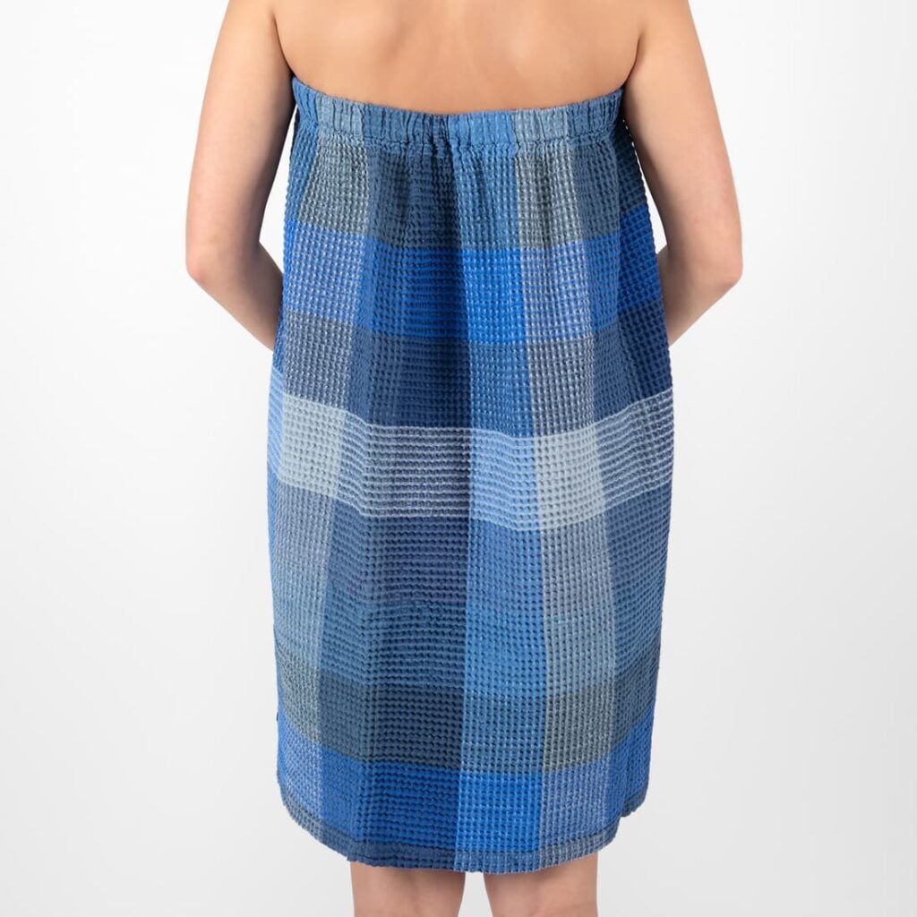 BINGO Omslagshåndkle blå 5 blue linen wrap towel bingo from backside.