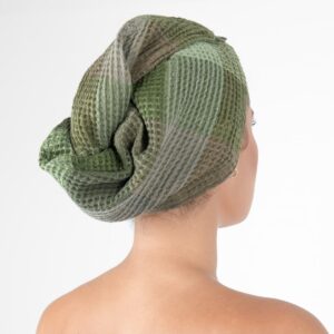 BINGO Hårturban grønn 5 green hair wrap linen towel with button closure.