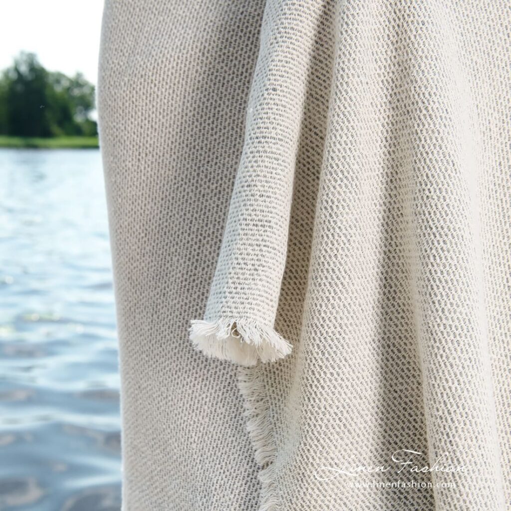 POSITANO Strandhåndkle lys blågrå 5 Linen cotton beach towel woven in off-white and bluish grey yarns