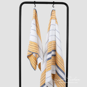 KORA Badehåndkle hvitstripet 6 bath towel white with stripes, different sizes.