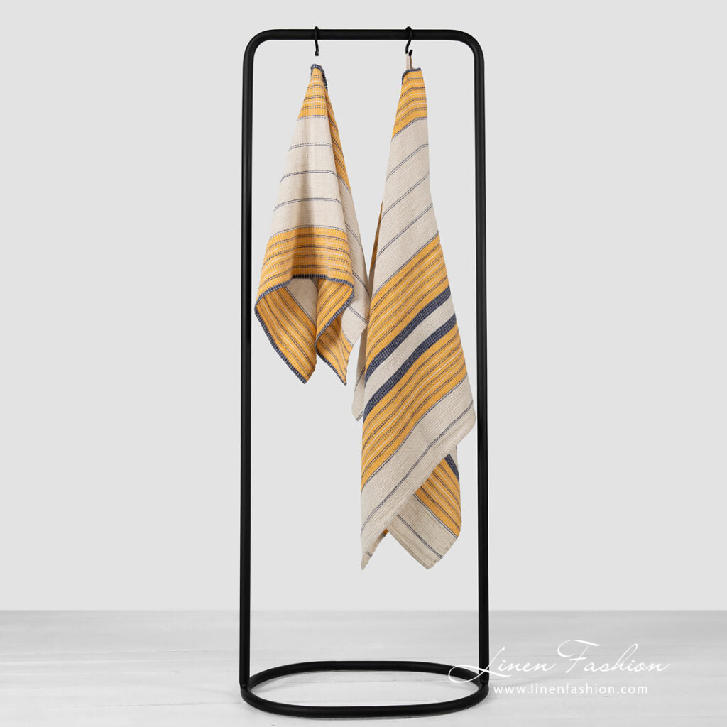 KORA Badehåndkle beige stripete 1 Linen cotton beige striped bath towels.
